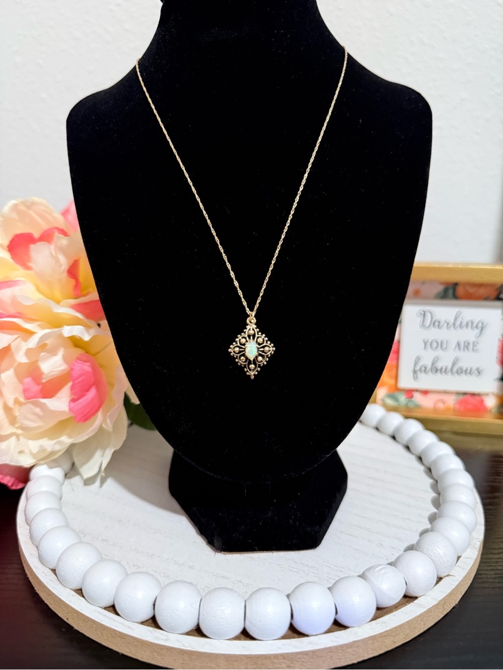 14K Yellow Gold Iridescent Opal-Like Filigree Pendant Necklace 2.52g